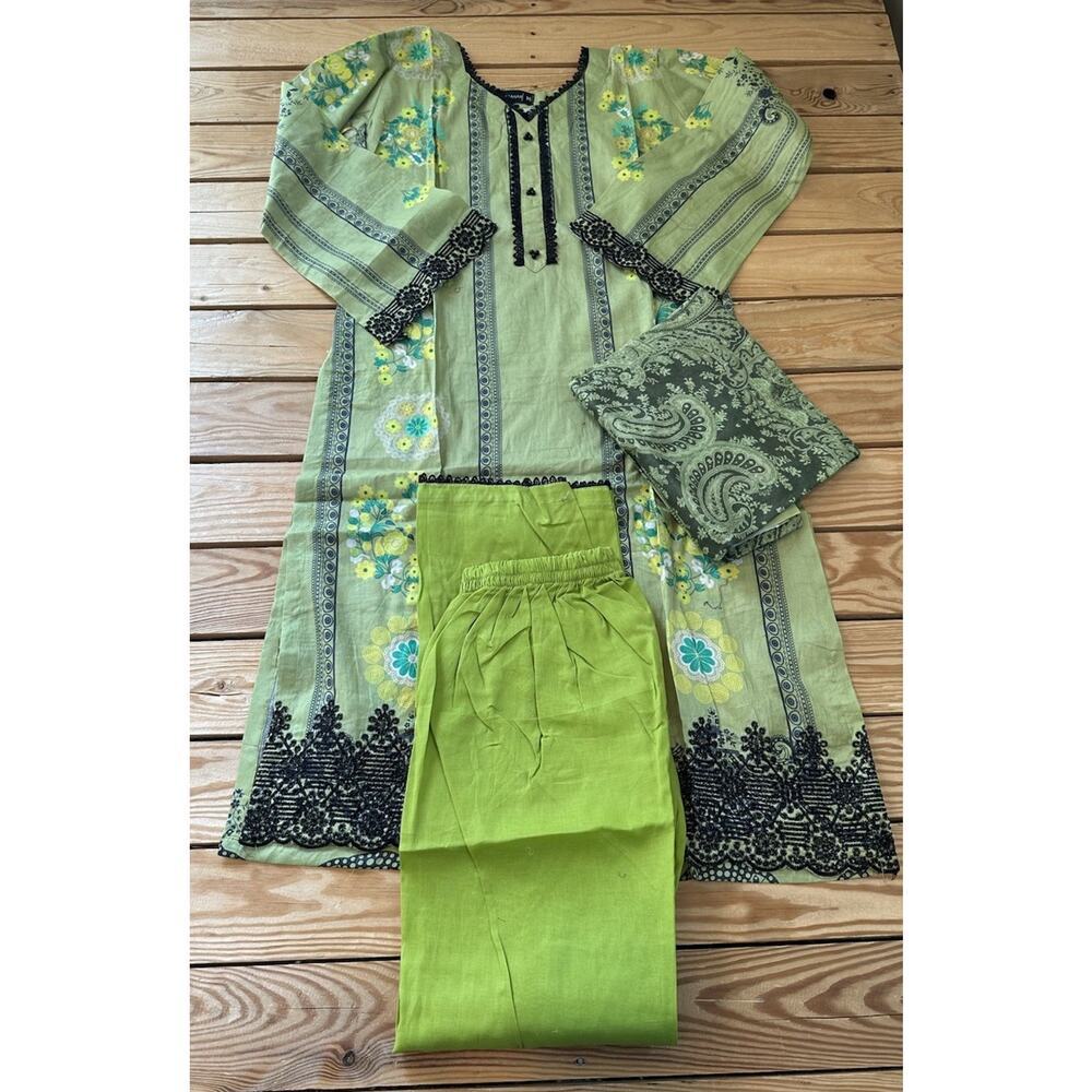 NEW Sadabahar Stitched Pakistani Suit Size Medium Women’s Green